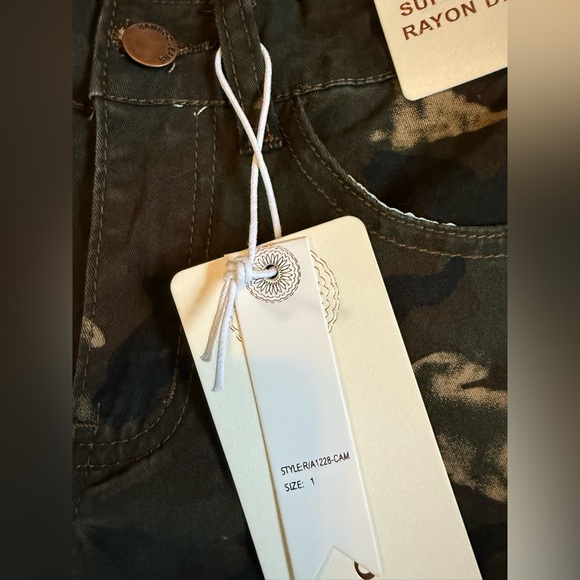 BAMBOO Camouflage Cargo Pants - Picture 2 of 4